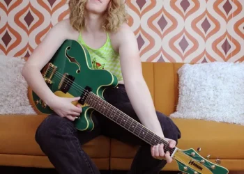 Mystee Releases New Single “Deep End”